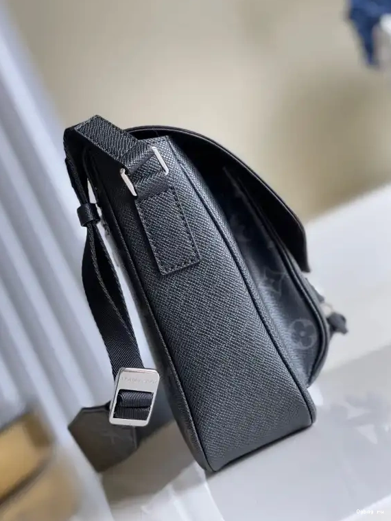 NEW VUITTON LOUIS MESSENGER 0612